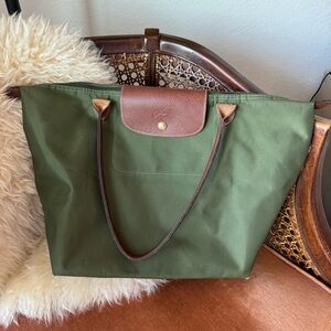 Longchamp medium Le Pliage in green